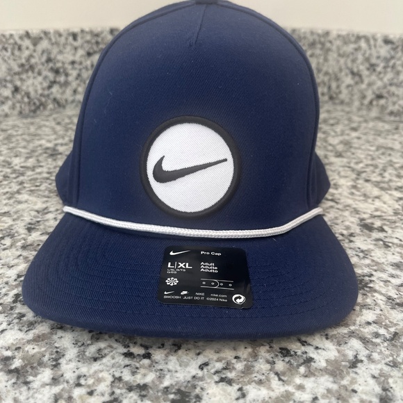 Nike men’s hat, navy blue hat, men’s golf hat - Picture 5 of 5